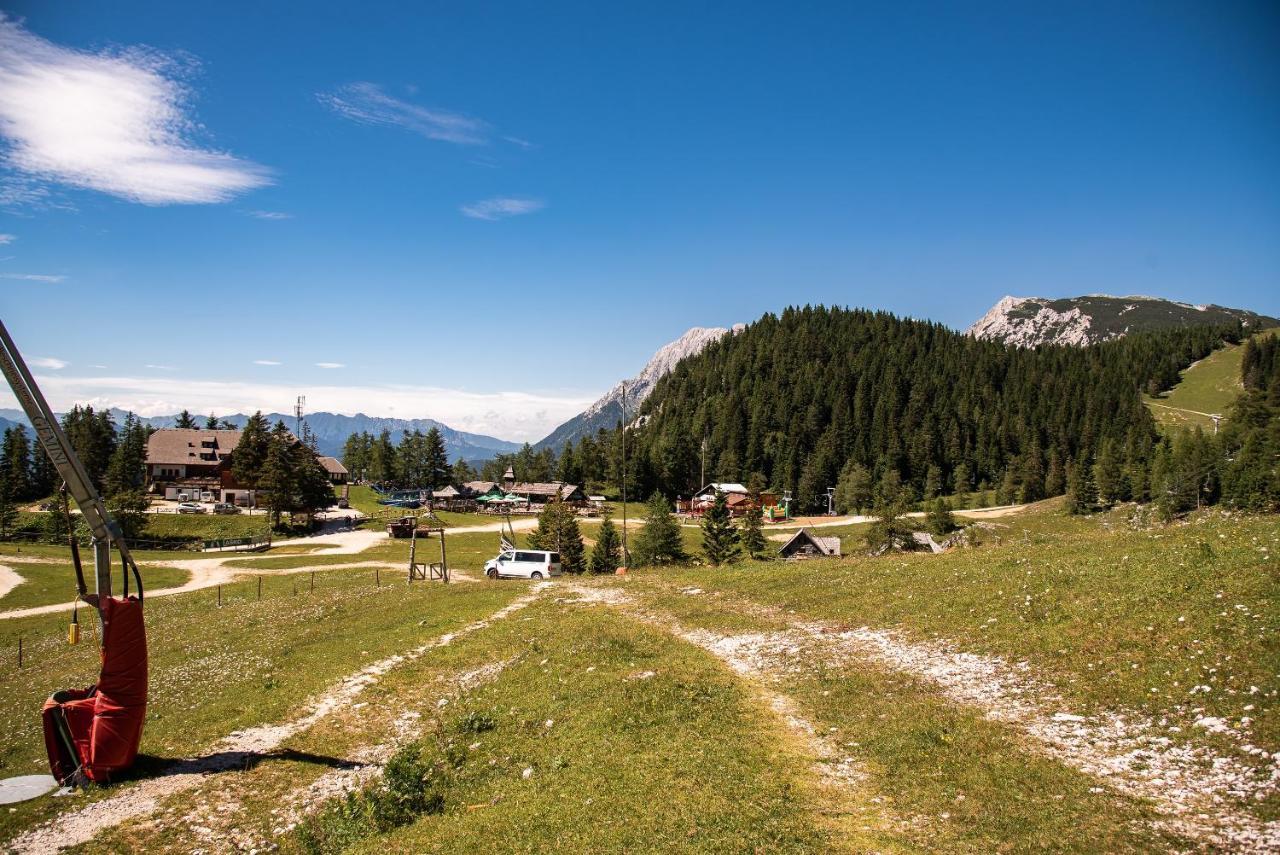 Apartments Zvoh, Krvavec, Ski-In, Ski-Out Церкле на Горенскем Екстериор снимка