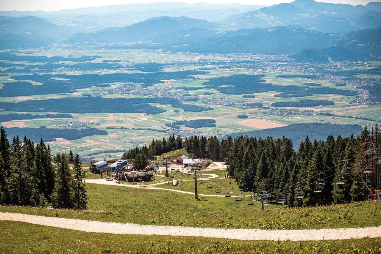 Apartments Zvoh, Krvavec, Ski-In, Ski-Out Церкле на Горенскем Екстериор снимка